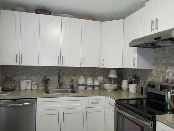2nd image of 895 Worcester Ln