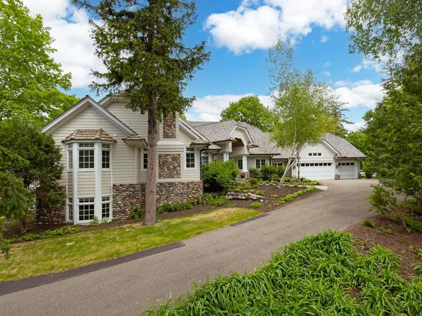 6060 Ridge Rd, Shorewood, MN 55331
