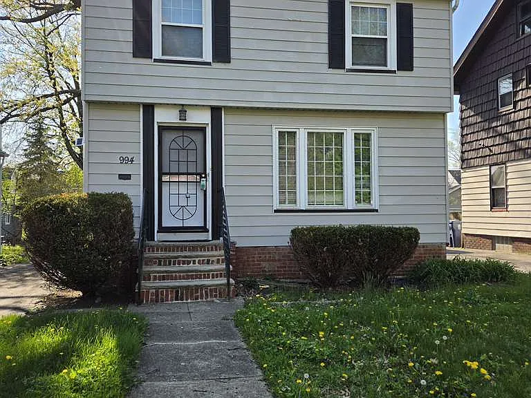 994 Yellowstone Rd — Photo 1