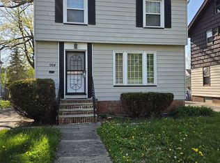 994 Yellowstone Rd, Cleveland Heights, OH 44121