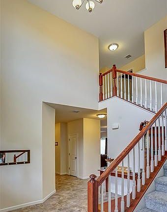 3rd image of 43 Chestnut Hollow Dr