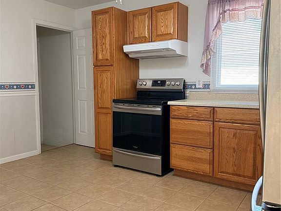 5th image of 1577 Boardwalk Ave