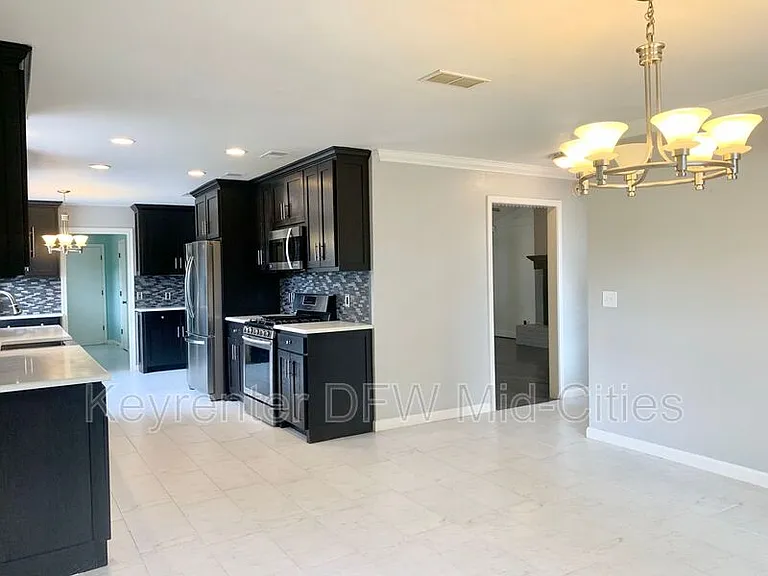 505 E Scotland Dr — Photo 6