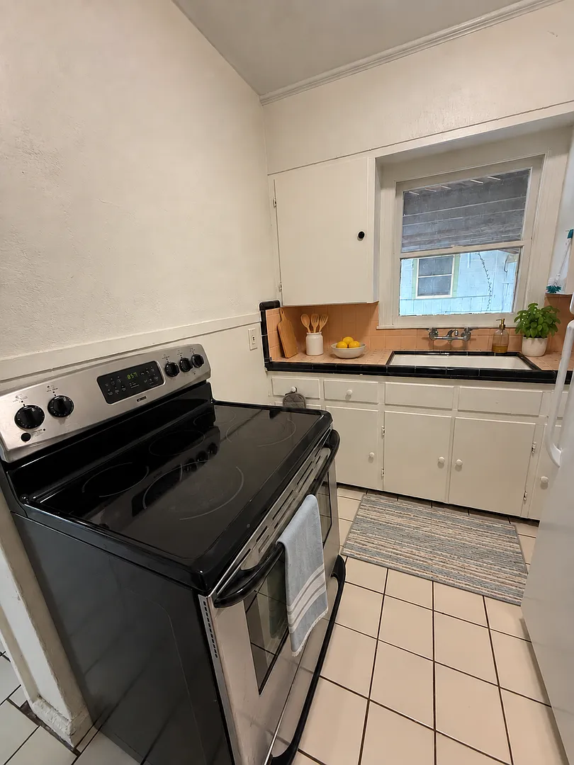 Cozy 1/1 duplex in Gulfport — Photo 4