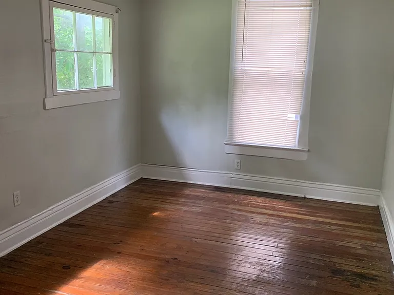 364 Oldham Ave — Photo 18