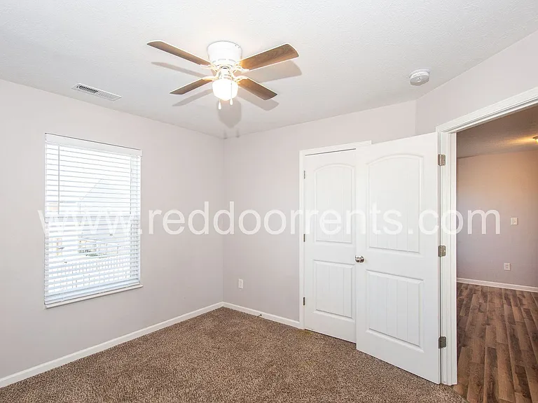 806 Kelly Pass — Photo 24