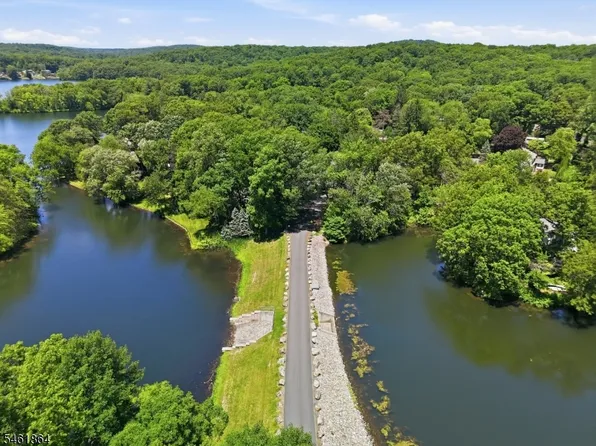 9 Juniper Trl, Kinnelon Boro, NJ 07405