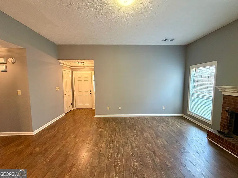 105 Waterford Way — Photo 2