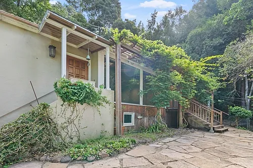 Elegant Woodland Sanctuary- Remodeled 3+BD/3BA Solar House w/ Bonus Room, Large Patio Deck & Gara... — Photo 2