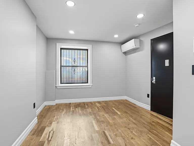 334 E 116th St #GARDEN-LEVEL — Photo 10