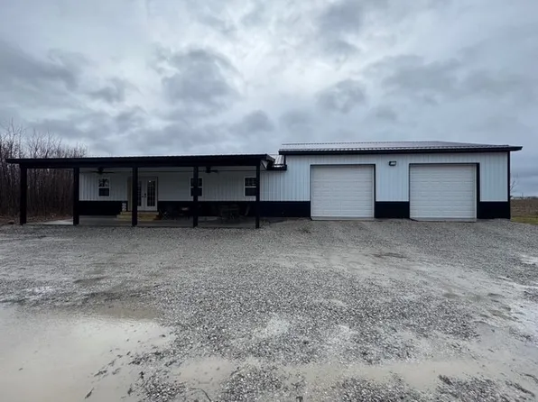 210 W Washington Ave, Chrisman, IL 61924