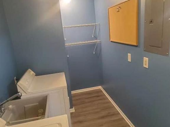 4th image of 2503 8th St #2507
