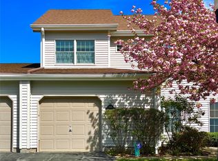 146 Sandalwood Ln, Rhinebeck, NY 12572