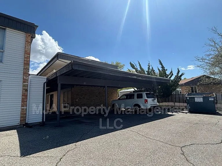 1165 Edgewood Dr #4 — Photo 2