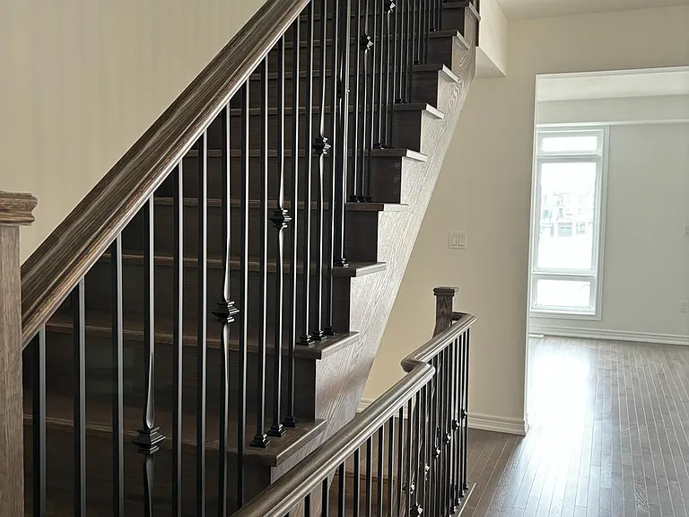 504 Littlewood Ln — Photo 12