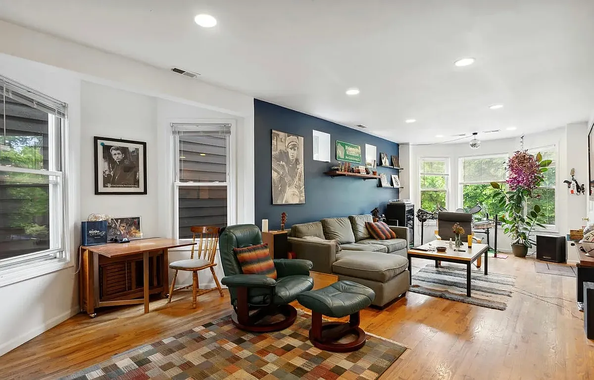 Building Photo - 3633 N Paulina St #2