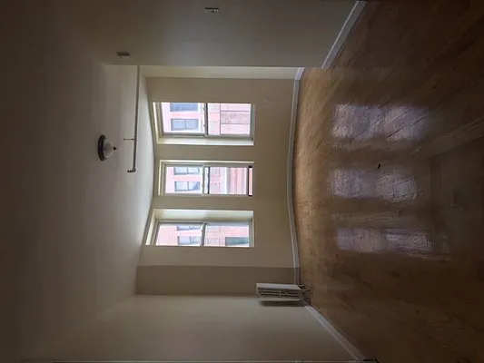 Rented by EXR | media 9