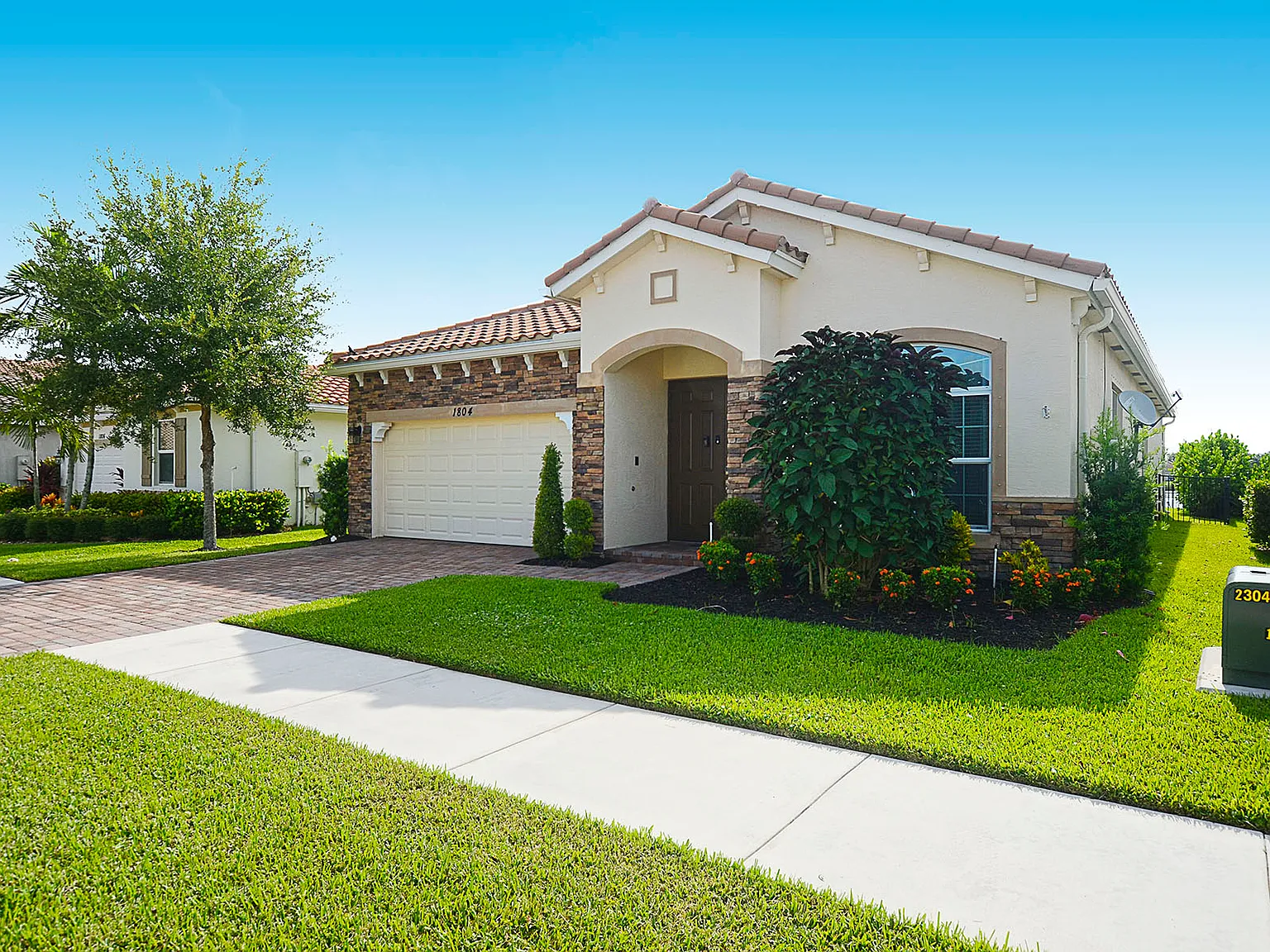 3 bed, 2.5 bath, 2079 sqft, $2,682 — Photo 2