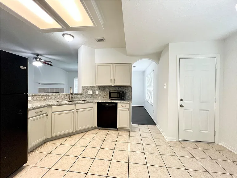 123 Willoughby Ct — Photo 15