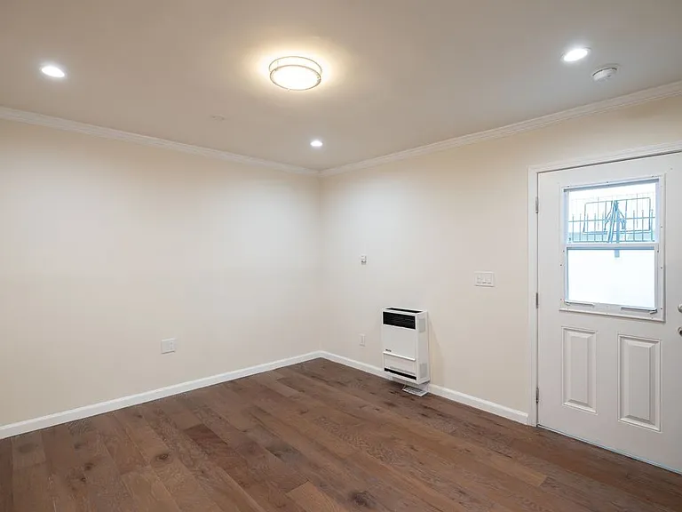 1222 W 39th St #16 — Photo 15