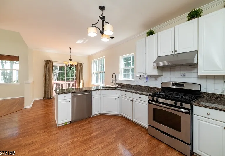 5 Hansom Rd — Photo 2