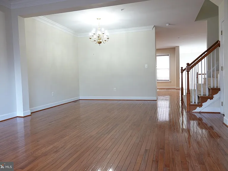 1112 Pleasant Dr — Photo 2