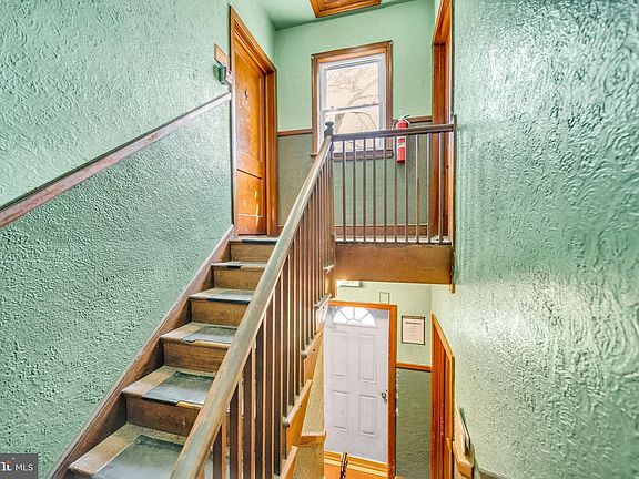 3rd image of 220 21st St NE