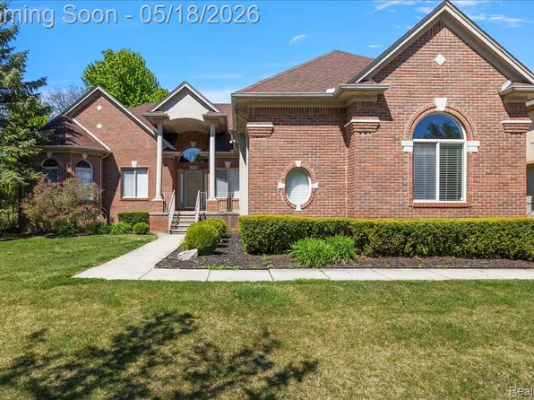 49763 Decker Dr, Shelby Township, MI 48317