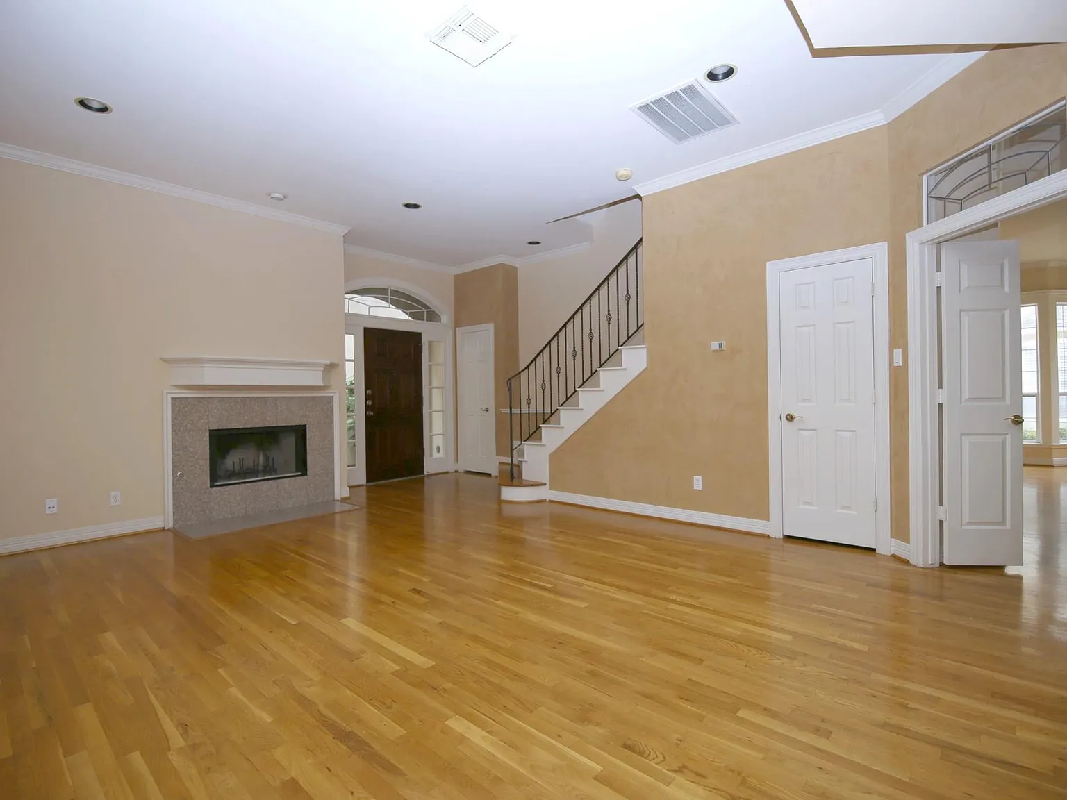 3 bed, 2.5 bath, 2140 sqft, $2,695 — Photo 4