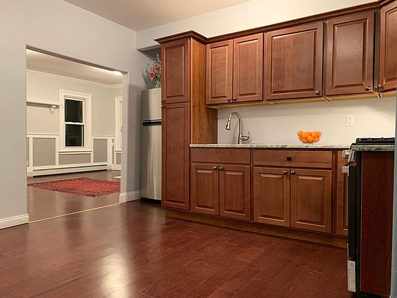3rd image of 27 White Ave Floor 2