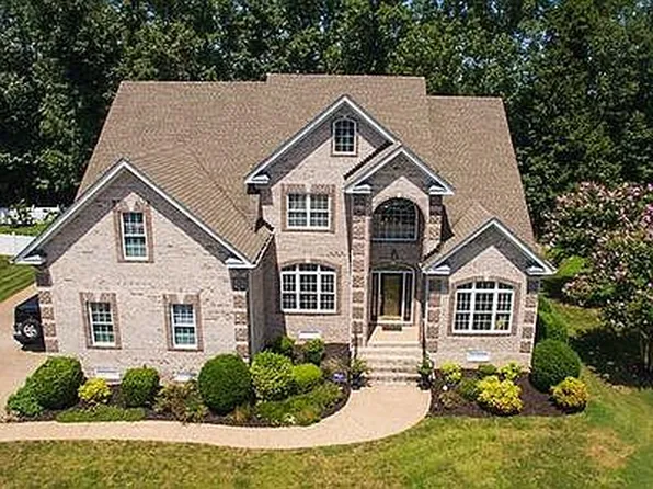 703 Waterfront Dr, Colonial Heights, VA 23834
