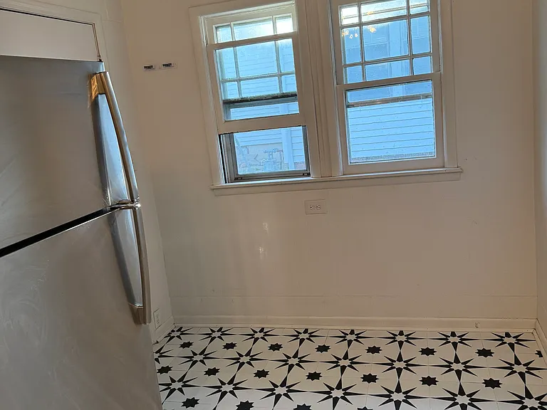 320 W 7th Ave — Photo 6