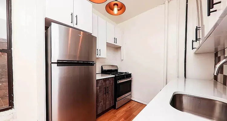 Rented by Avenues Real Estate | media 9