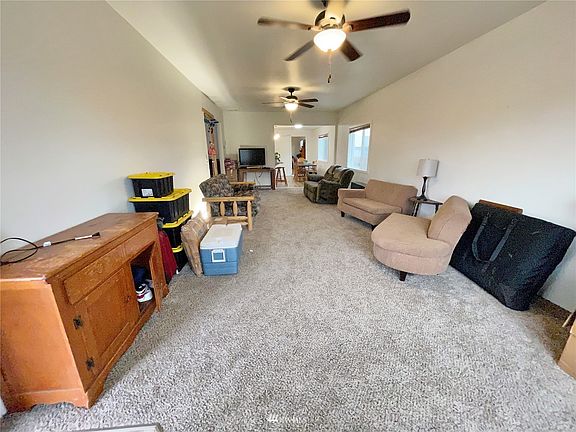 2nd image of 819 W Willow