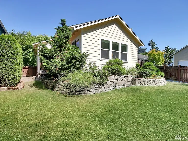1637 McDonald Ave — Photo 10