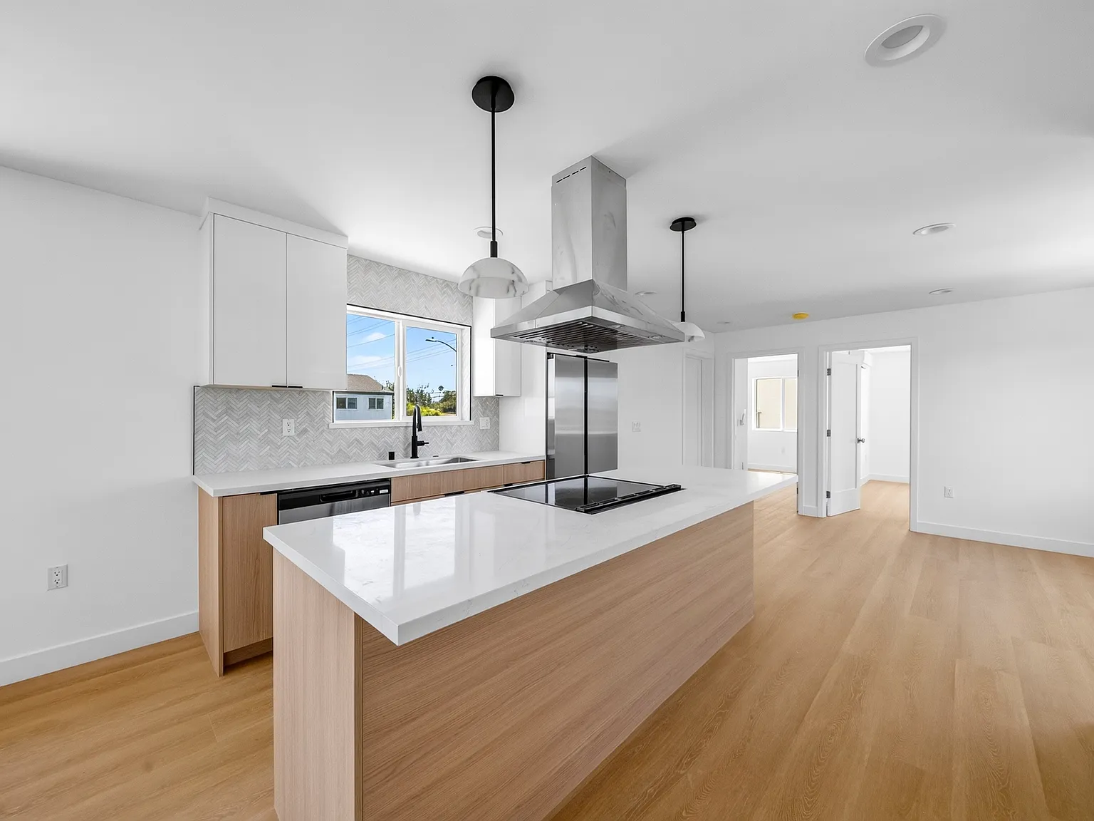 776 W Wilson St — Photo 4