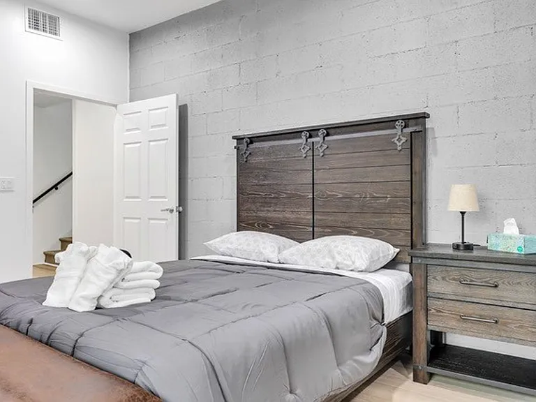 834 S Farmer Ave — Photo 18