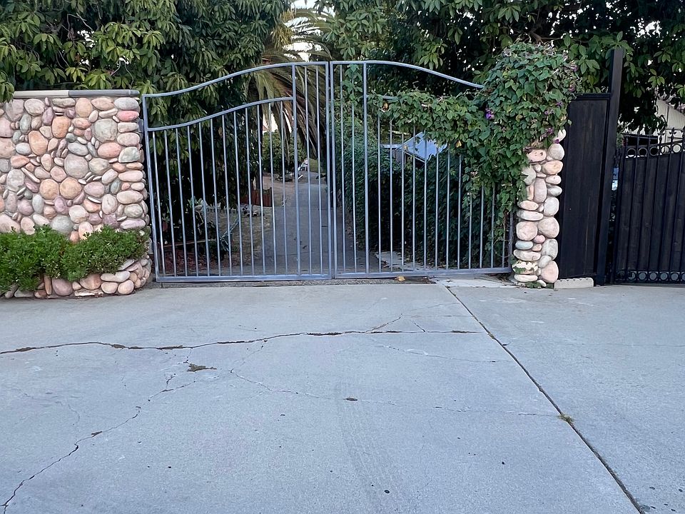 Private front gate with electronic opening