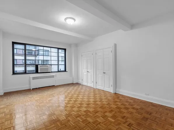 310 East 44th Street image 1 of 16