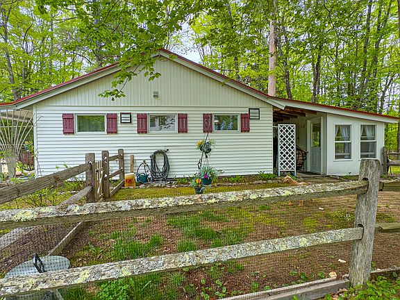 4th image of 32 Middle Ridge Road