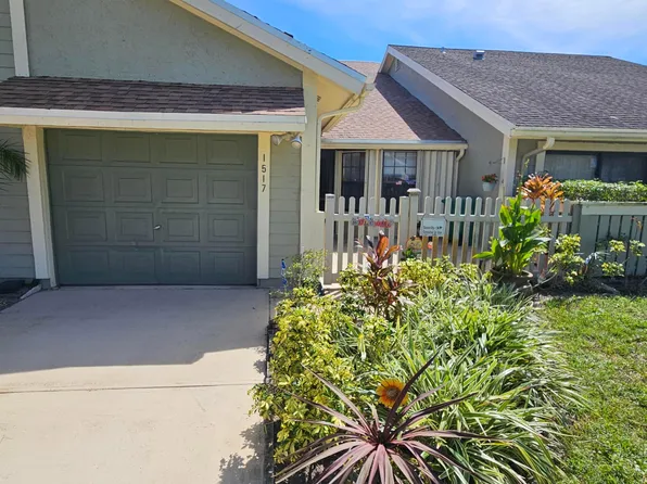 1517 SE Colchester Circle, Port St Lucie, FL 34952