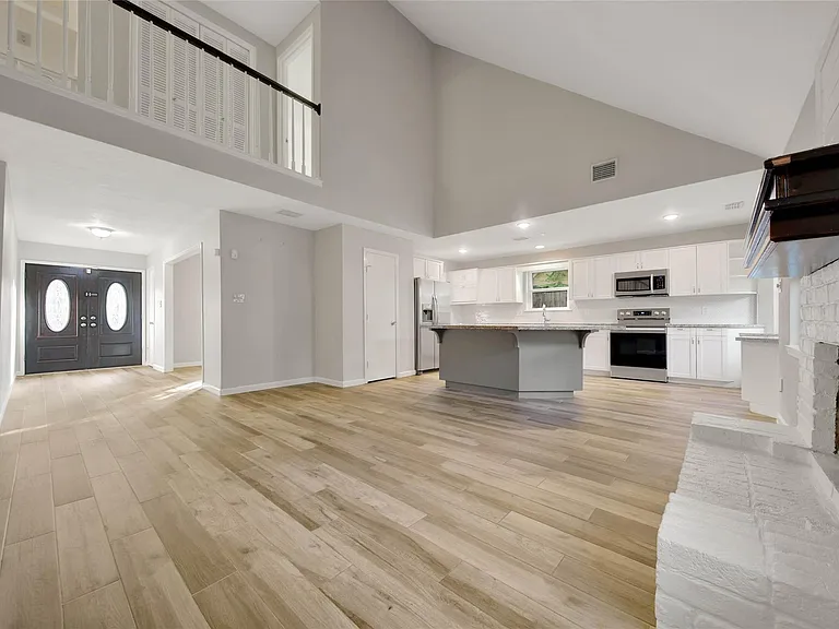 14719 Cedar Point Dr — Photo 5