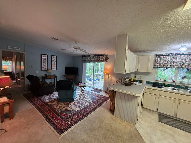 858 E Winnetka St — Photo 2
