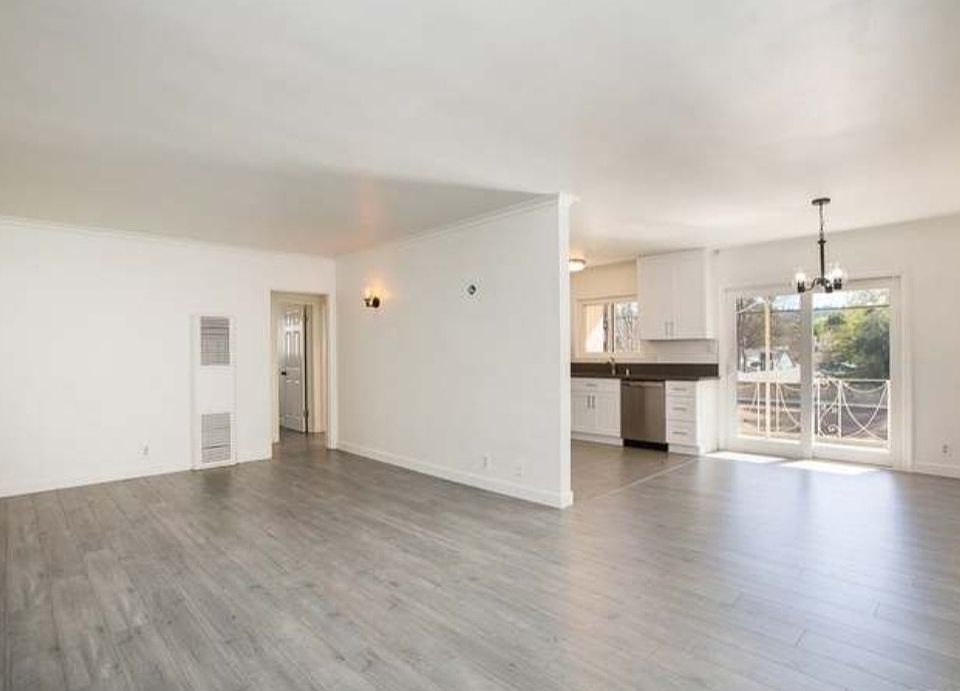 2nd image of 12942 Moorpark St #6
