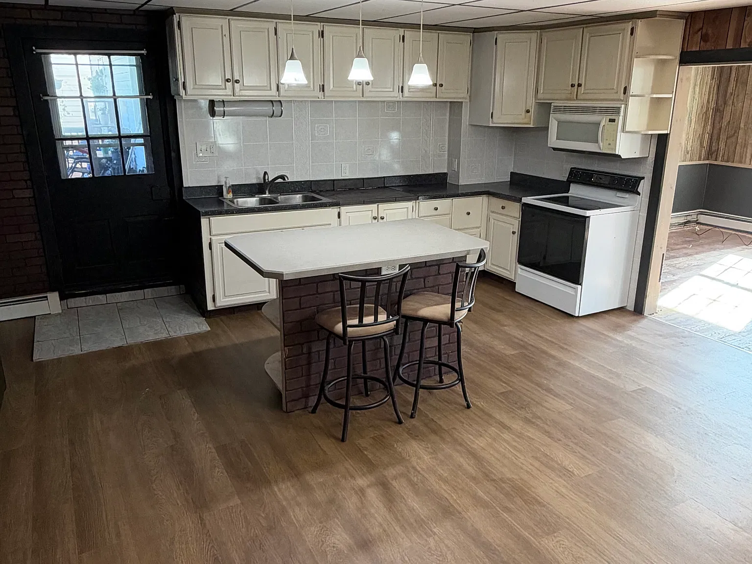 2 bed, 1000 sqft, $1,600 — Photo 1