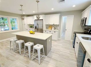 61 N Country Rd, Shoreham, NY 11786