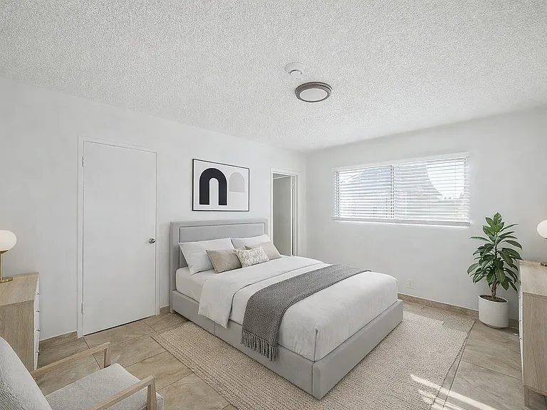 158 S Avenue 53 #E5 — Photo 2