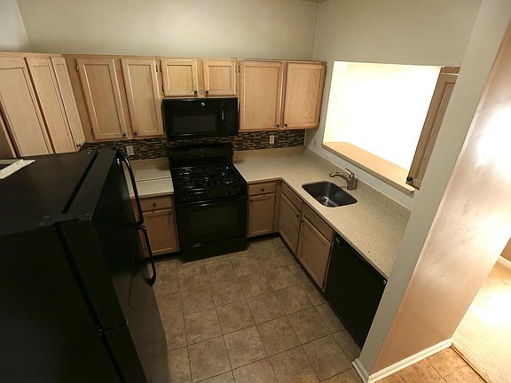 5th image of 14301 Grape Holly Grv APT 35