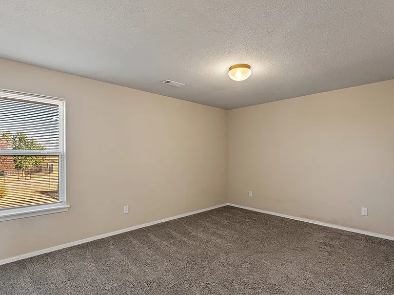 612 Woodcreek Loop — Photo 12