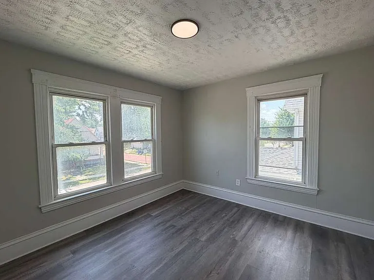 2132 W 100th St — Photo 25